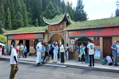 暑期黃龍景區牟尼溝二道海迎旅游高峰，精細化管理與服務保障游客體驗